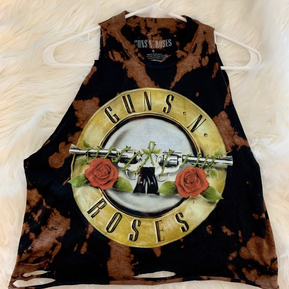 Bleached and distressed band T, cropped.